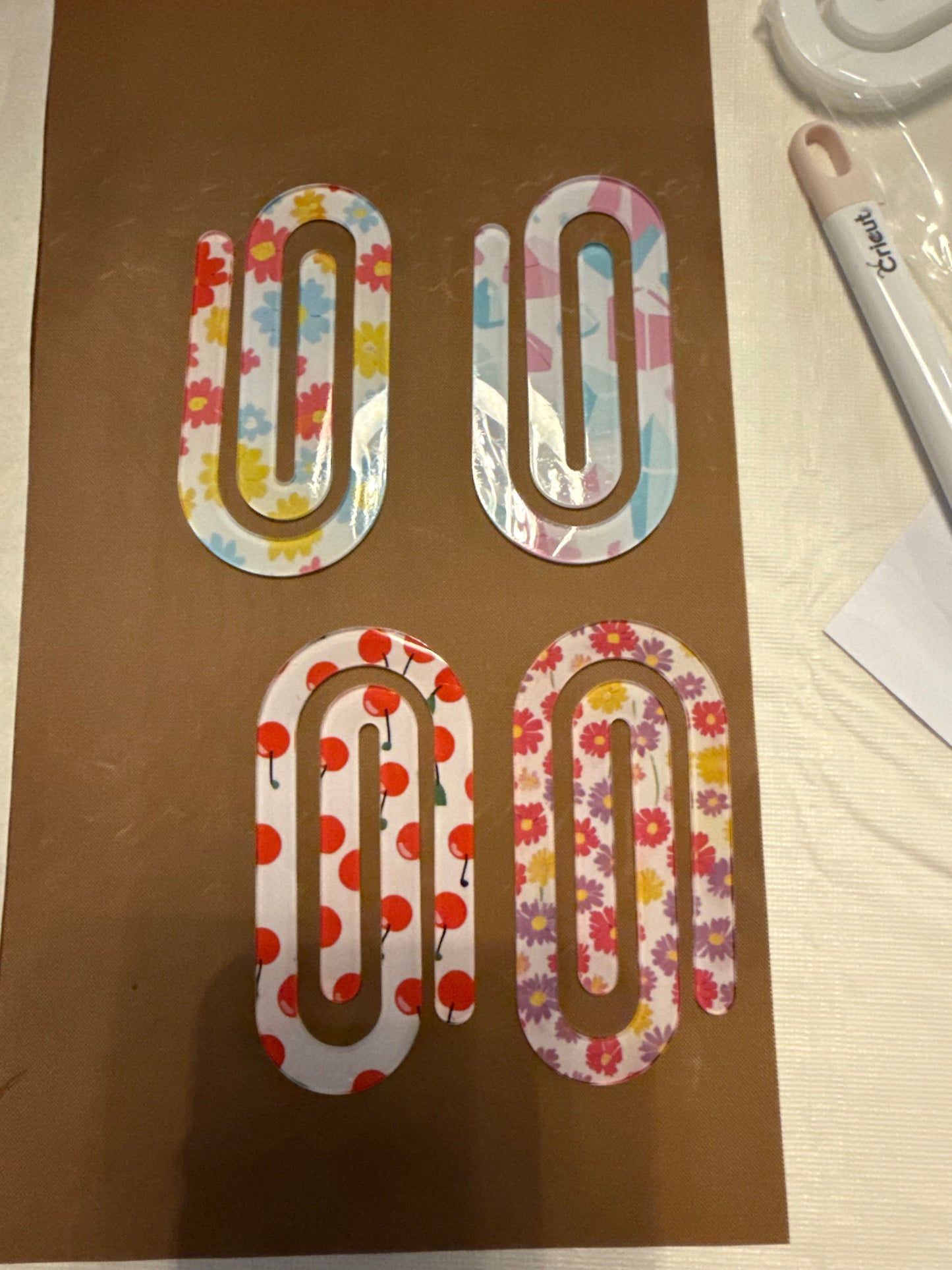 JUMBO ACRYLIC PAPER CLIP